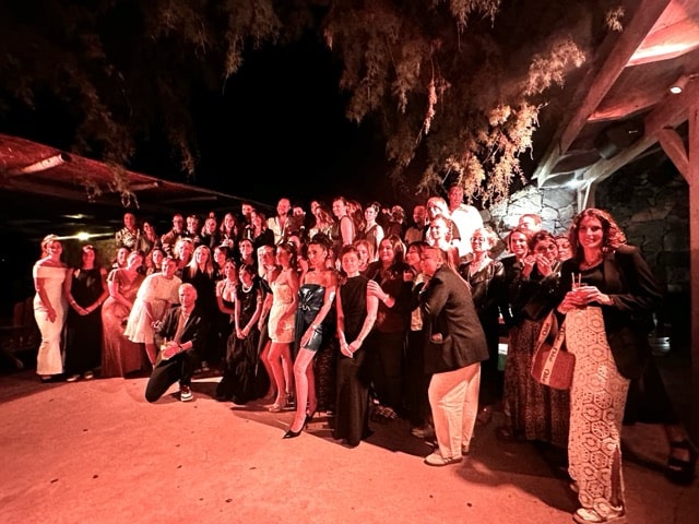 Photo de groupe coiffeurs et modèles